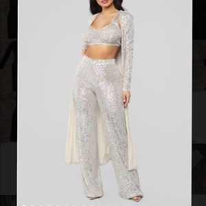 BRAND NEW 3 PIECE SEQUIN FASHION NOVA SET!